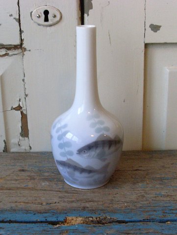 Royal Copenhagen Art Nouveau vase 1894-1900, dekoreret  med fisk no. 161/43B