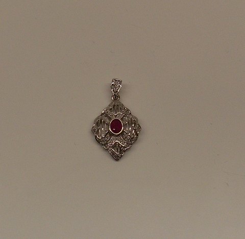 14kt white gold pendant with ruby ​​and diamonds