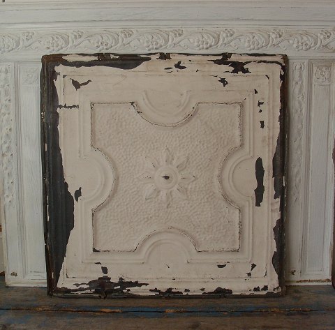 Store metal kakler Mål 62x62cm.