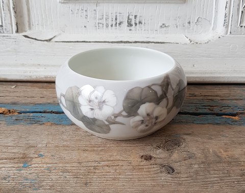 Royal Copenhagen Art Nouveau skål no. 446/681