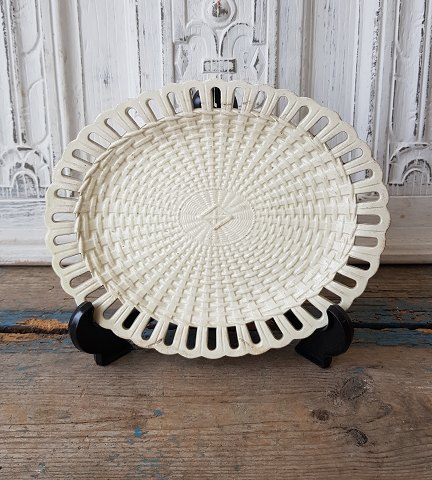 1800s English creamware oval dish with pierced edge 22 cm.