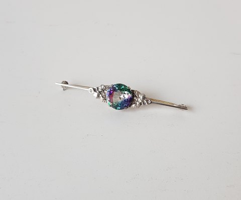 Vintage brooch in silver with Mystic Topaz