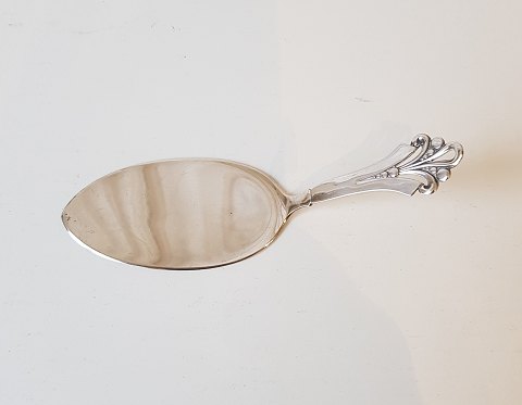 Cake server in silver