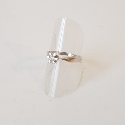 Solitaire ring i 14kt hvidguld med brillant på 0,15ct