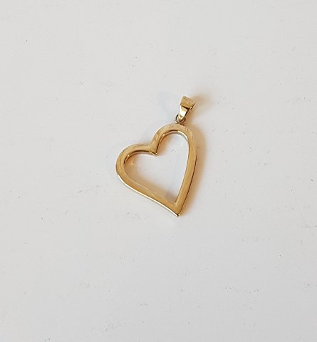 Heart pendant in 8ct gold.