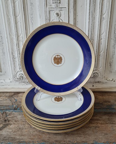 Set på 6 B&G dækketallerken dekoreret med kongeblå fane, græsk evighedsmønster og våbenskjold i guld 26 cm.