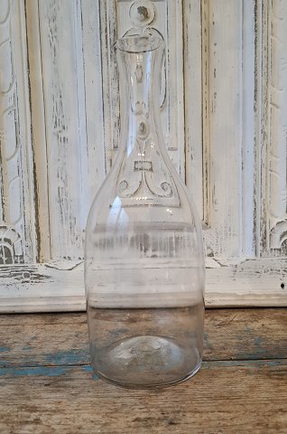 1800 tals smuk mundblæst Svensk karaffel i klart glas.Højde 26 cm.