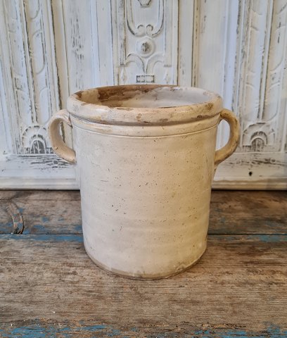 Beautiful pottery jar with beautiful cream-colored glaze 18.5 cm.