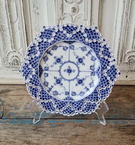Royal Copenhagen Blue Fluted Full Lace plate with cut-through lace no. 1094 - 21 cm. 1894-1900