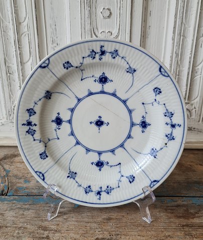 Royal Copenhagen Antik Musselmalet tallerken ca. år 1800Diameter 24cm.Fremstår klinket.