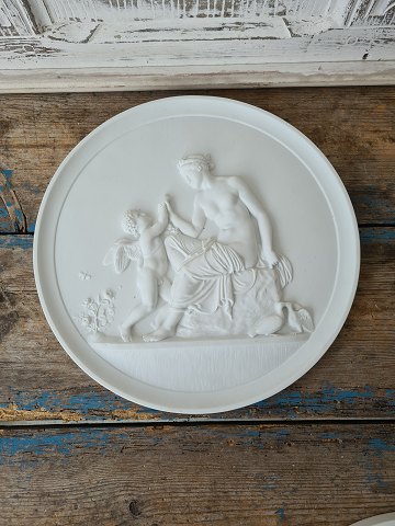 B&G biscuit Platter - Cupid complains to Venus about the sting of a bee - 29 cm.