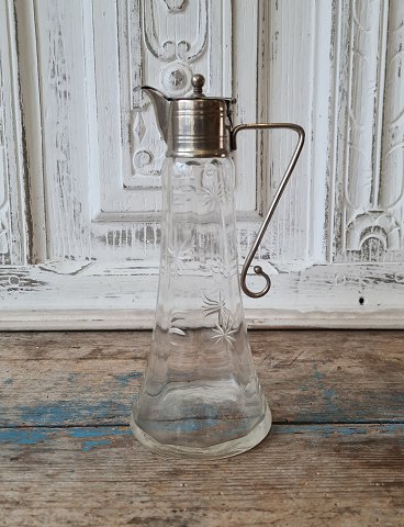 Lille vinkande i glas med forniklet montering, dekoreret med slibninger af måne og stjerner 21 cm.
