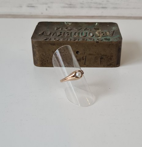 Vintage ring in 8 kt gold with pearl by Poul Nyhagen