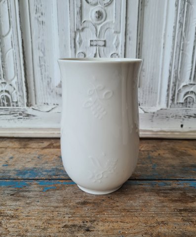 Thorkild Olsen for Royal Copenhagen Blanc de Chine vase with pattern in relief no. 4220