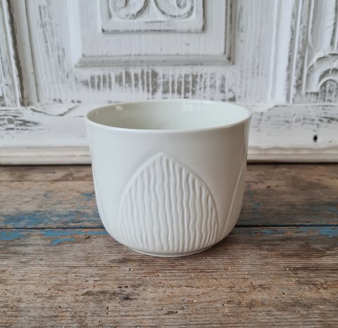 Gerd Bøgelund for Royal Copenhagen Blanc de Chine vase with pattern in relief no. 4768
