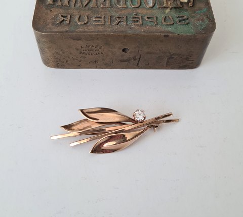 Hermann Siersbøl vintage brooch in 8 kt gold with clear stone
