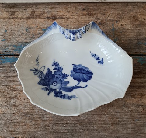 Royal Copenhagen Blue Flower mussel-shaped dish no. 1606