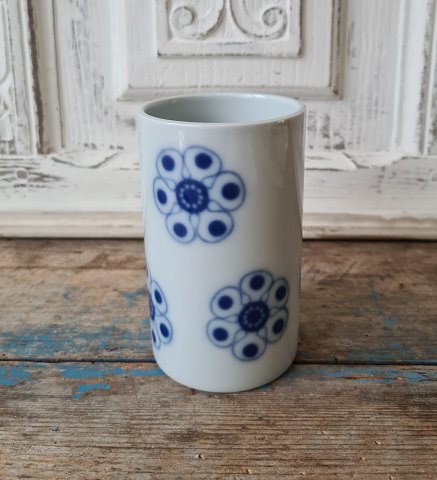 B&G vase dekoreret med blå blomster no. 6024 - 12 cm.