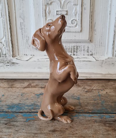 B&G figur, tiggende gravhund No. 1603