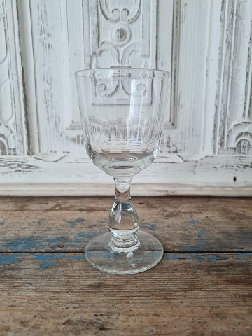 Porter pokal - kalkformet kumme med olivenslibninger på balusterstilk.Kastrup Glasværk 1910.Højde 16 cm.