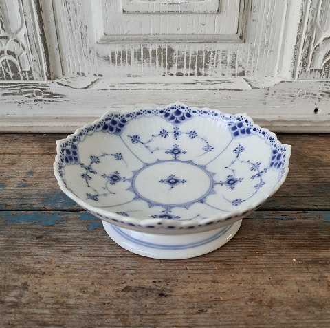 Royal Copenhagen Blue Fluted half-lace dish no. 511