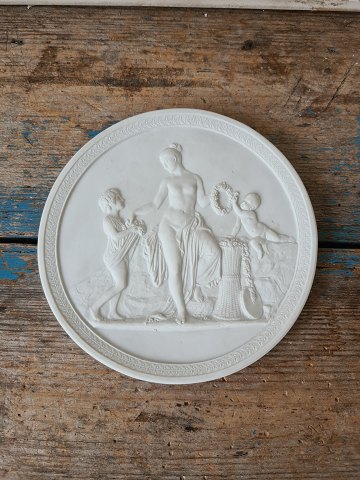 Royal Copenhagen Thorvaldsens årstids plakette med forårs motiv. 1850-98 - 13,2 cm.