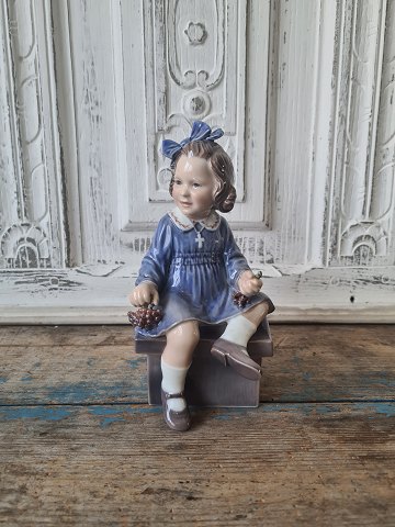 Dahl Jensen figure - Else with berries no. 1207