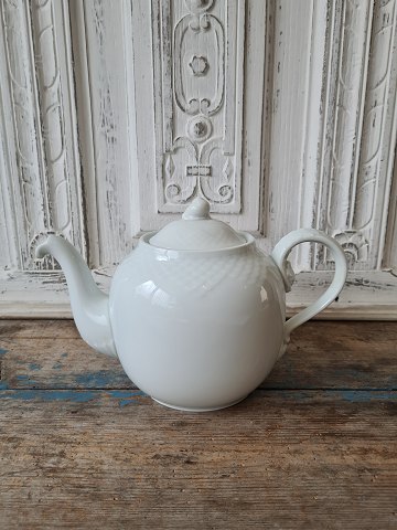 B&G White Elegance teapot no.