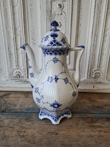 Royal Copenhagen Musselmalet helblonde kaffekande no. 1202