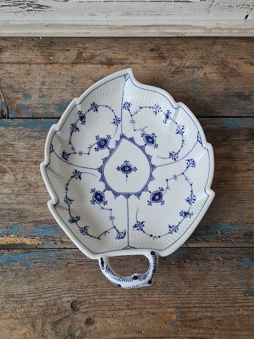 Royal Copenhagen Blue fluted leaf-shaped dish no. 145