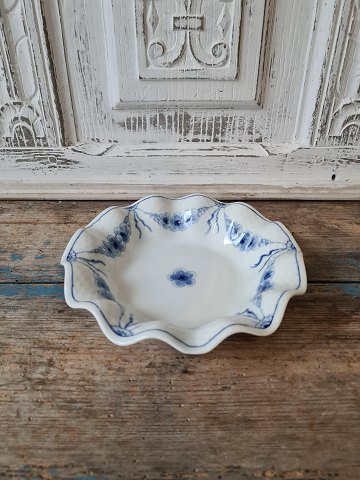 B&G Empire dish with wavy edge no. 227
