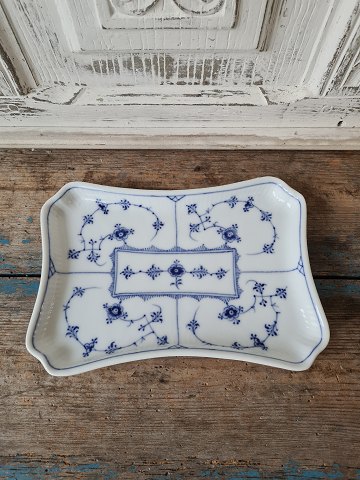 Royal Copenhagen Musselmalet riflet bakke no. 269