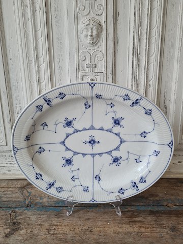 Royal Copenhagen Musselmalet riflet stort fad no. 100 - 41 cm. Produceret mellem 1894-1900