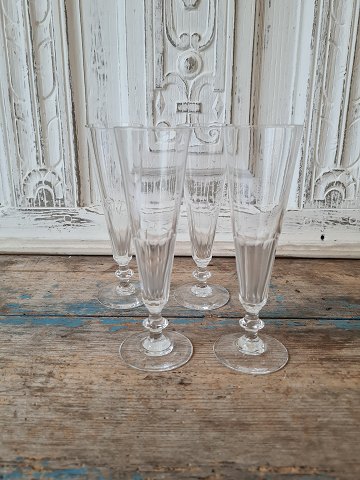 Sæt på 4 champagnefløjter