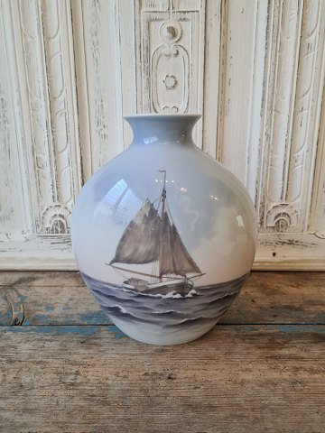 B&G vase decorated with sailboat no. 8779 - 506