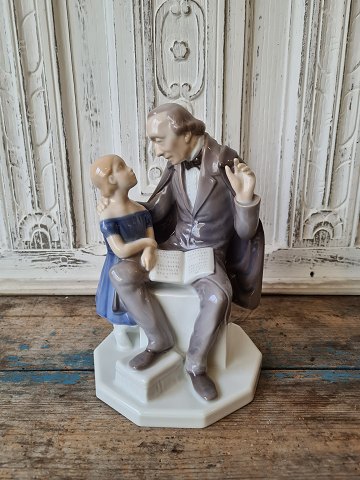 B&G figur - H.C. Andersen læser op for lille pige.No. 2037