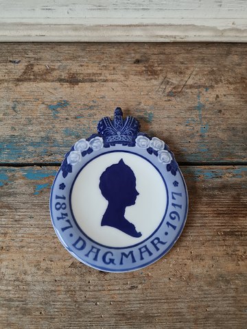 Royal Copenhagen Mindeplatte fra 1917 - Kejserinde Dagmar 1847-1917 - ramme med krone og roser.