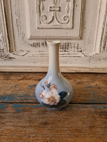 B&G lille vase dekoreret med æblegren No. 8398/143