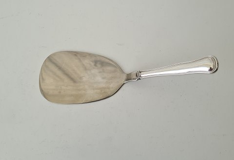 Double fluted cake spatula in silver and steel
