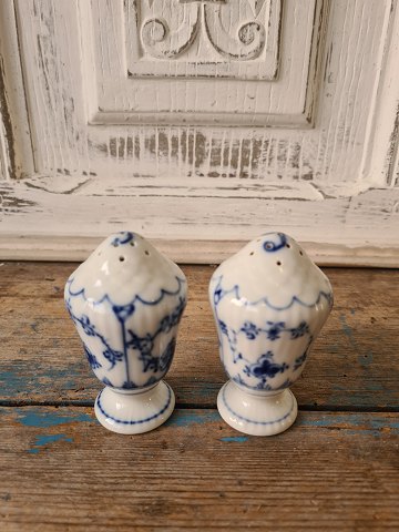 Royal Copenhagen Blue fluted salt and pepper set no. 464 - 480