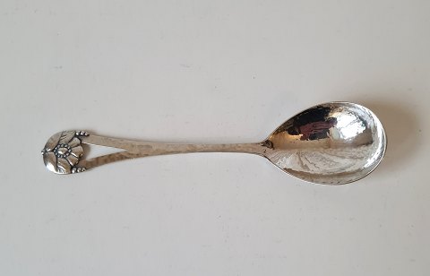 Beautiful hammered serving spoon in silver decorated with a flower from 1922