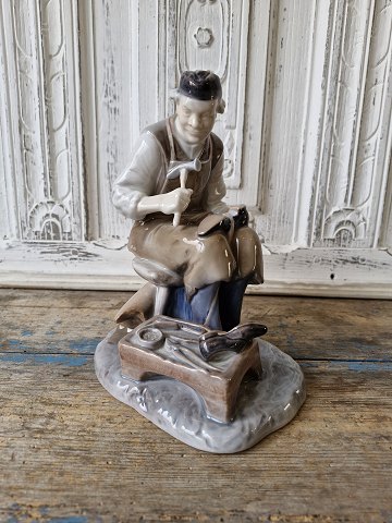 B&G figure - cobbler No. 2228