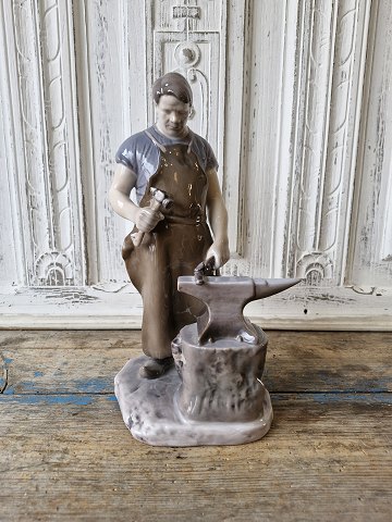 B&G figure - blacksmith No. 2225