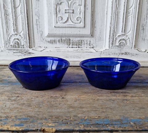 Milk bowl in dark blue glass