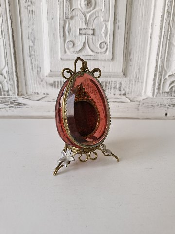 Art Nouveau ægformet ur skrin i hindbærfarvet glas med forgyldt montering