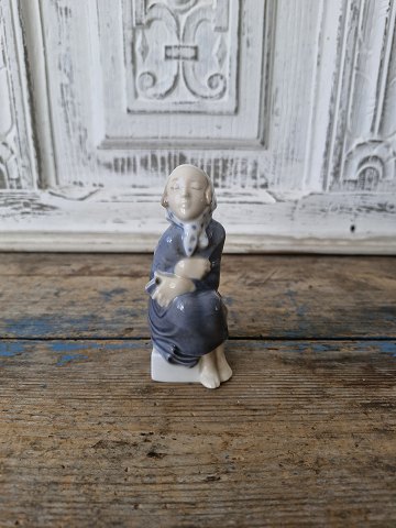 Royal Copenhagen figure - The girl with a matchstick from HC Andersen fairy tale no. 4438