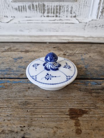 Royal Copenhagen Musselmalet riflet låg til tekande no. 259