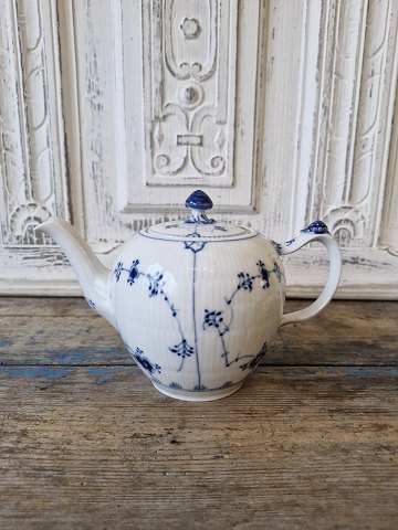 Royal Copenhagen Musselmalet riflet lille tekande no. 137