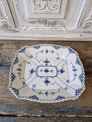 Royal Copenhagen Musselmalet helblonde brødfad no. 1143