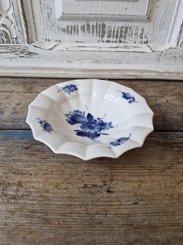 Royal Copenhagen Blå Blomst Kantet skål no. 8555